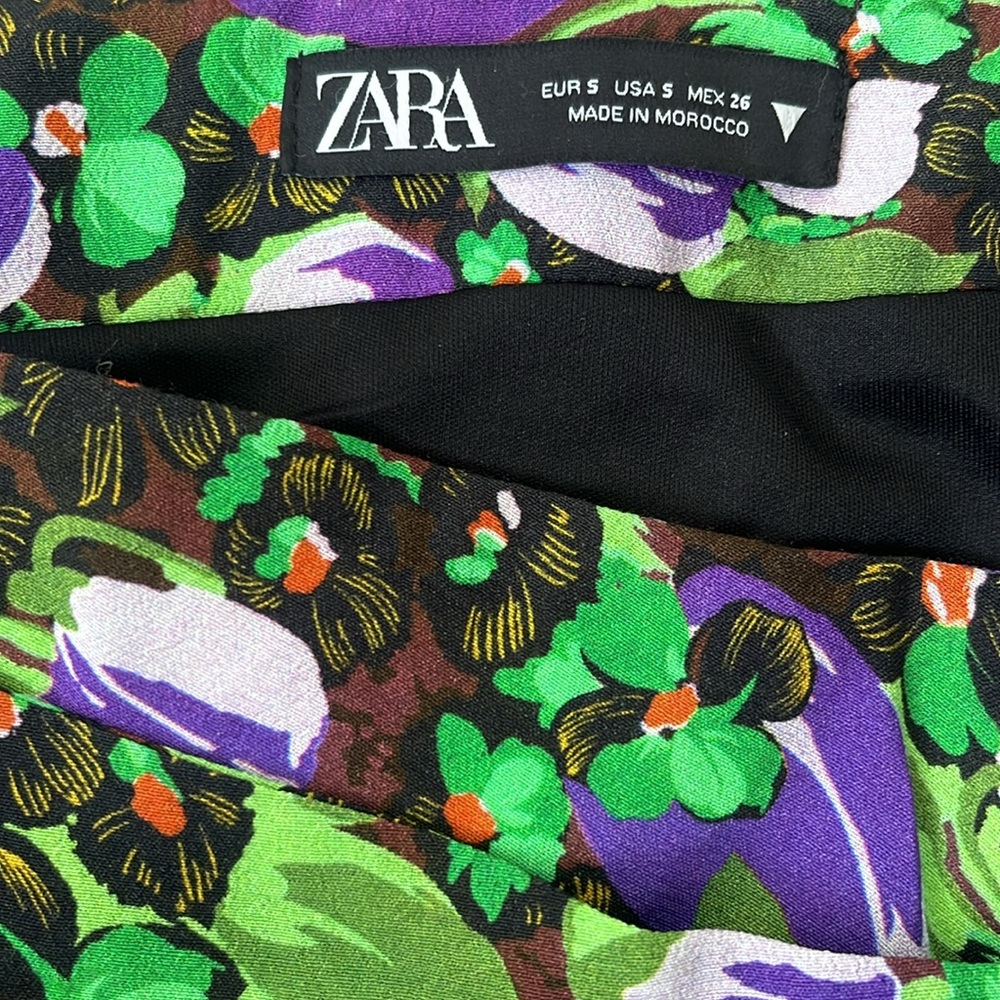 Zara Green Floral Ruched High-Waisted Mini Skirt Women’s Small NWOT - Picture 3 of 6